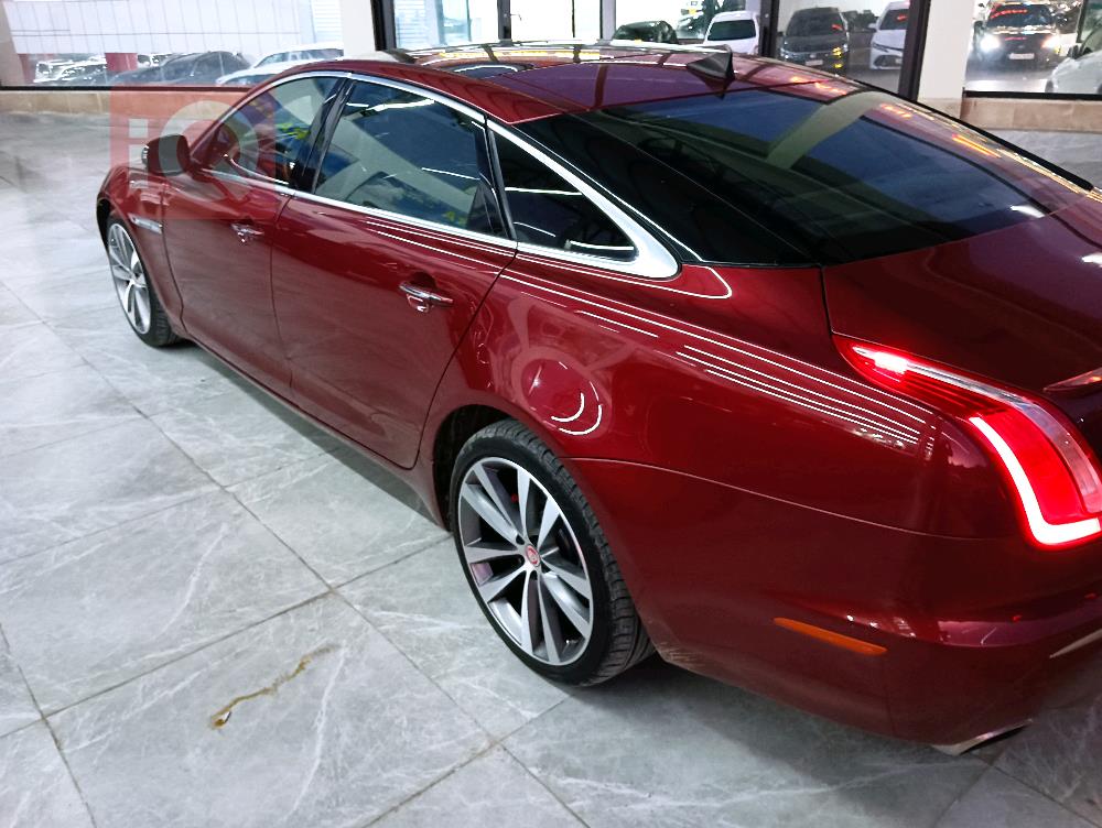 Jaguar XJ